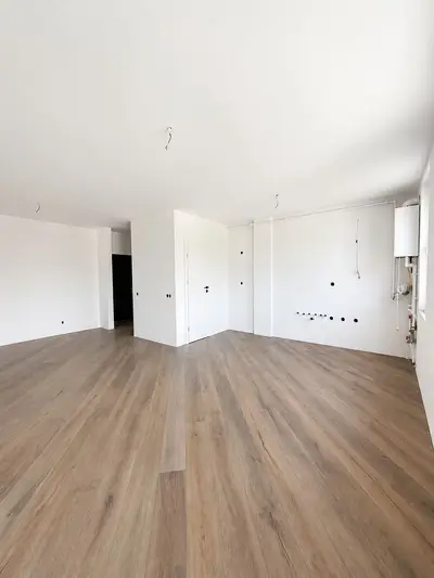 Apartament 3 camere, 2 bai, 71 mp, etaj intermediar, balcon, garaj.