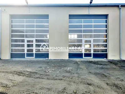 Hala,2 birouri,2 bai,1vestiar,parcare privată 330 mp