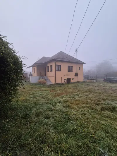 Casă din cărămidă, finisată modern, teren 2800 mp – Sânmihaiu Almașului