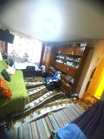 BRASADAS vinde ap 2 cam etaj 4/4 in Carpați 1.