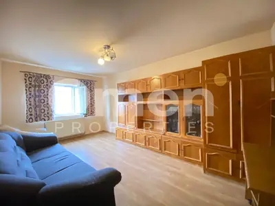 Apartament cu 3 camere, decomandat, etaj intermediar, zona Farmacia Somesan