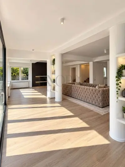 Premium Villa with Private Pool, Generous Courtyard and 5 Seats