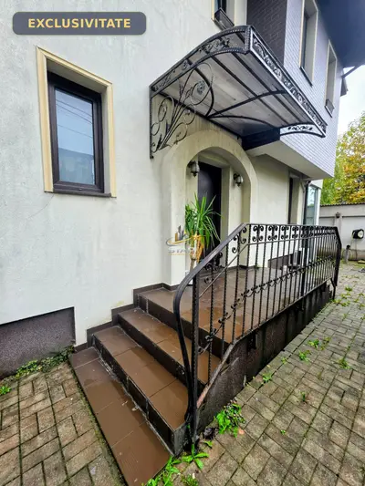 Haliu – vilă triplex laterală cu 4 camere și teren 165 mp