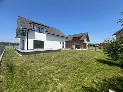 Casa individuala 4 camere de vanzare in Cristian Sibiu cu 486mp teren