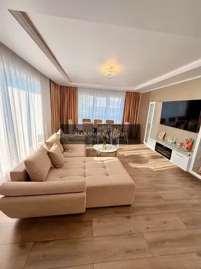 Apartament de vanzare cu 3 camere, 2 bai, balcon, garaj