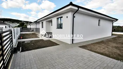 Casă la cheie pe 1 nivel 4 camere 2 băi,145 mp,500 mp teren