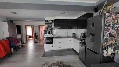 Apartament la vila, curte privata si garaj, Livada Meses