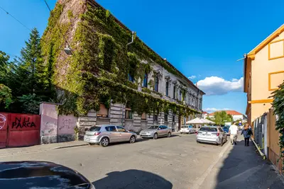 Apartament cu 2 camere la parter in Piata Catedralei Comision 0