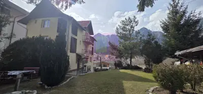 Vila de vânzare cu 8 camere și garaj in Busteni