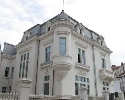BRASADAS închiriază vila 21 cam UNIRII Birouri exclusive.