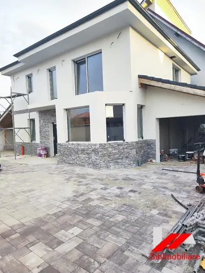 Casa 4 camere Individuala, pivnita , garaj si mansarda, curte de 500mp, zona Selimbar