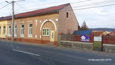 Casă în Hațeg – zonă centrală cu teren generos, stare foarte bună