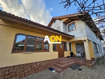 Casa 4 camere, 300 mp utili, 562 mp teren, zona Centru