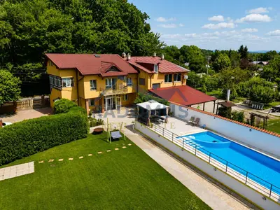 Proprietate Premium | 2 Case | Piscină | Teren 2.000 mp | Mobilată