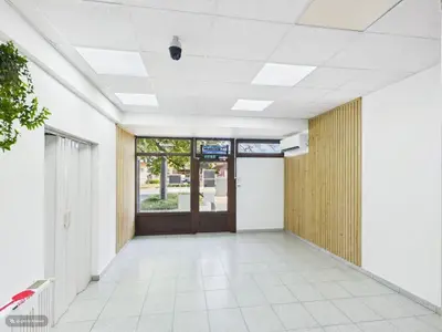 Spațiu comercial 102 mp, vitrină 10 m – Ioșia