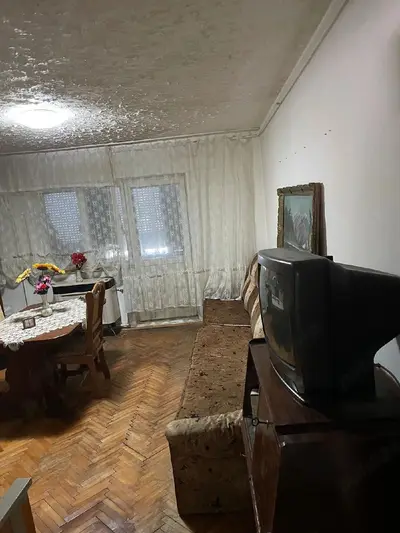 BRASADAS vinde ap 2 cam etaj 3/4 in Carpați 2.