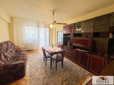 Apartament trei camere de vanzare in Alba Iulia, Cetate