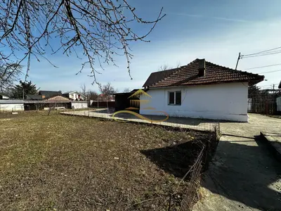Casa batraneasca cu 800 mp teren de vanzare in Tache / Bacau