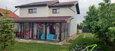 Săbăreni, casă 2011, P+M 4 camere + dependințe, curte 500 mp