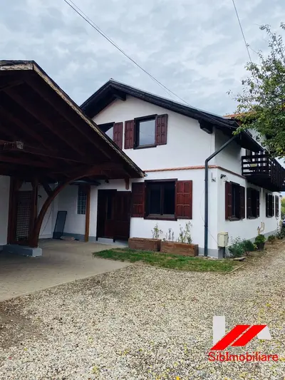 Casa tip duplex 3 camere cu gradina de inchiriat in Sibiu Zona Centrala