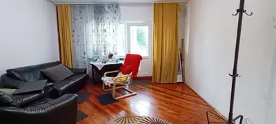 Apartament cu 3 camere decomandate,Carpatilor-Judetean