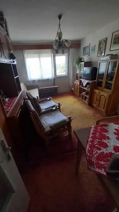 BRASADAS vinde ap 3 cam etaj 4/4 în Micro 15.