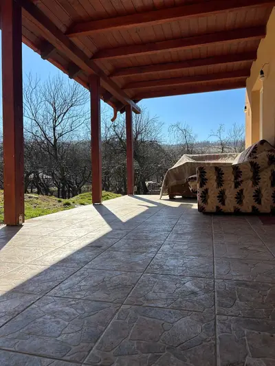 Casă din cărămidă, complet renovată, la doar 13 km de Zalău – 10 ari teren, acces asfaltat.