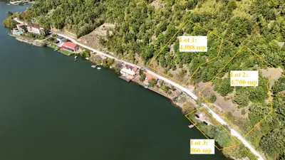 Teren la Eselnita, Golful Mraconia - Statuia lui Decebal