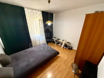 3 decomandate - etaj 3 - 72mp -2bai- centrala-apa separata- Craiovita