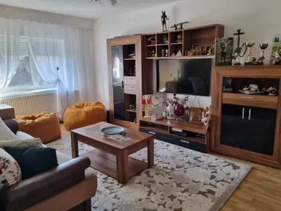 Apartament cu 3 camere de vânzare – zona Dragalina