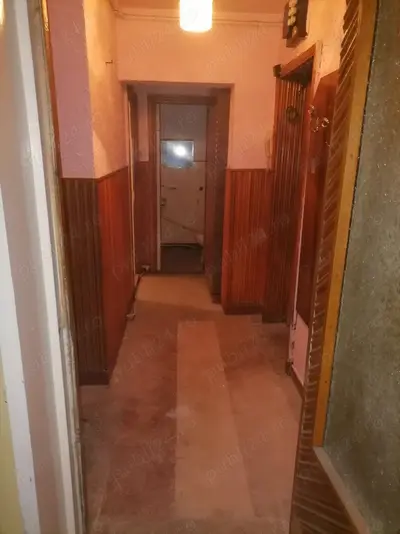 BRASADAS vinde apt 4 camere etaj 4/4 in centru.