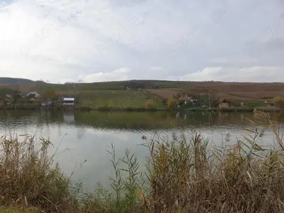 De vanzare teren cu front la LAC