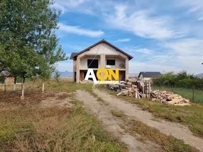 Casa la rosu,2100 mp teren,zona Micesti