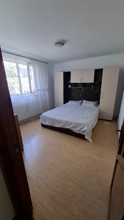 Apartament 3 camere, etaj intermediar, Sf. Vineri