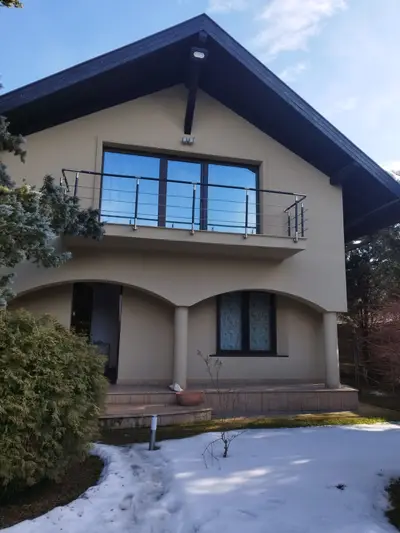 Vand casa cu 5 cam.in zona 7 Noi.