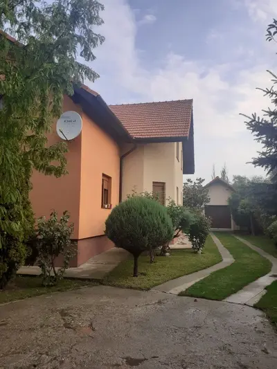 BRASADAS vinde casa cu 6 camere si teren 1200mp în Amati.