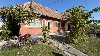 Casă în Ungheni preț 75.000 . 1100 mp teren
