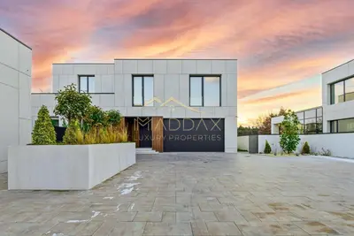 Vila Ultra-Lux *390mp* +Teren *700mp* \\ Piscina privata \\ Pipera