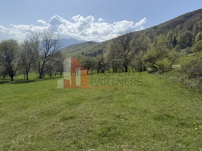 Terenuri Bran - Predelut  Priveliște către Bucegi și Postăvaru