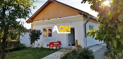Casa de inchiriat, 2 camere, 250 mp teren, curte comuna, zona Centru