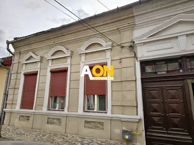 Casa 5 camere, 2 bai, 490 mp teren, Centru, pretabila pentru birouri