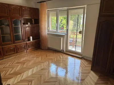 BRASADAS vinde ap 3 cam etaj 1/4 Carpați 2.
