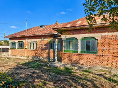Casă 115 mp S.C. | Teren 980 mp | Apă + curent | Deschidere 19 ml