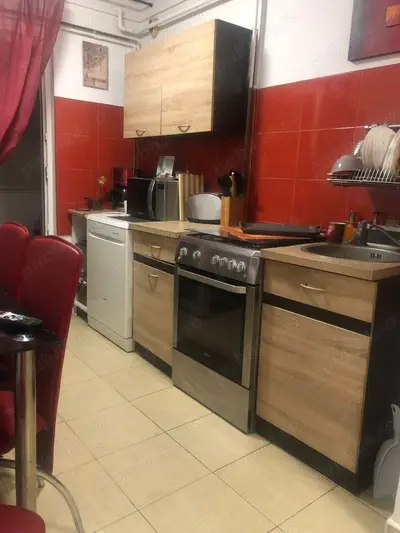 Apartament decomandat 3 camere și 2 balcoane, Calea Martirilor–Mures