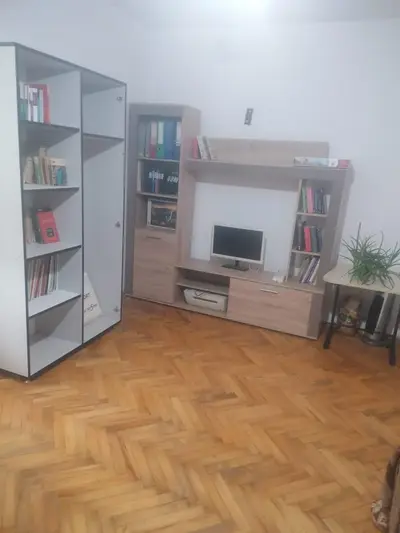 Vand apartament 3 camere langa policlinica Malcoci
