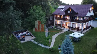 Vilă 340 mp Bran | Teren 5500 mp | 6 dormitoare cu băi proprii