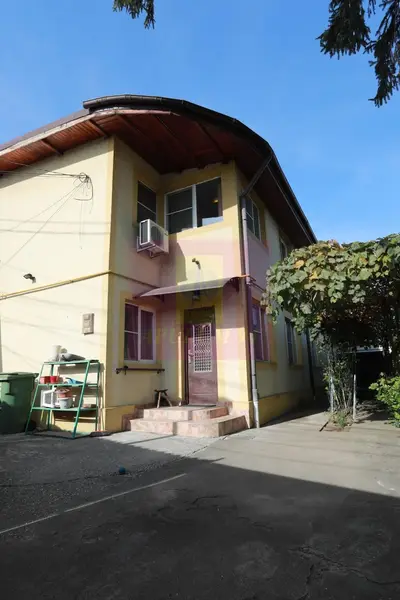 Casa, 5 camere si curte, locatie centrala in Pantelimon, Ilfov