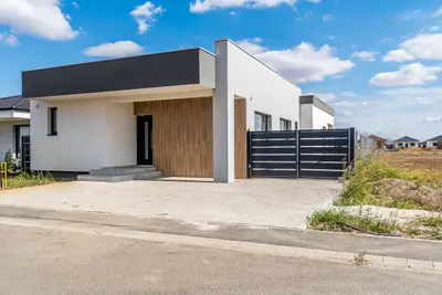 Vilă nouă, deosebită, în Via Carmina – calitate fără compromisuri
