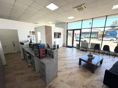 Spatiu comercial pe Bulevardul Decebal - Rovine - Helmat 121mp