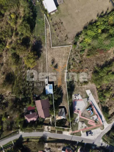 Teren de 1.247 mp cu priveliște spre Iași – liniște aproape de oraș